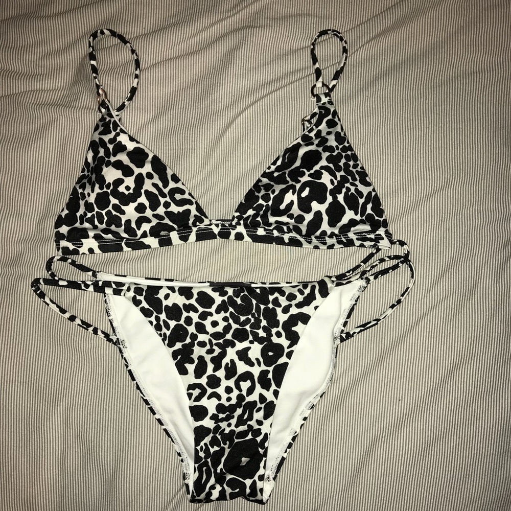 BOTTOM - LA HEARTS black & white leopard bikini